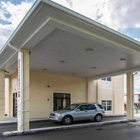 Quality Inn Селабрейшън Екстериор снимка