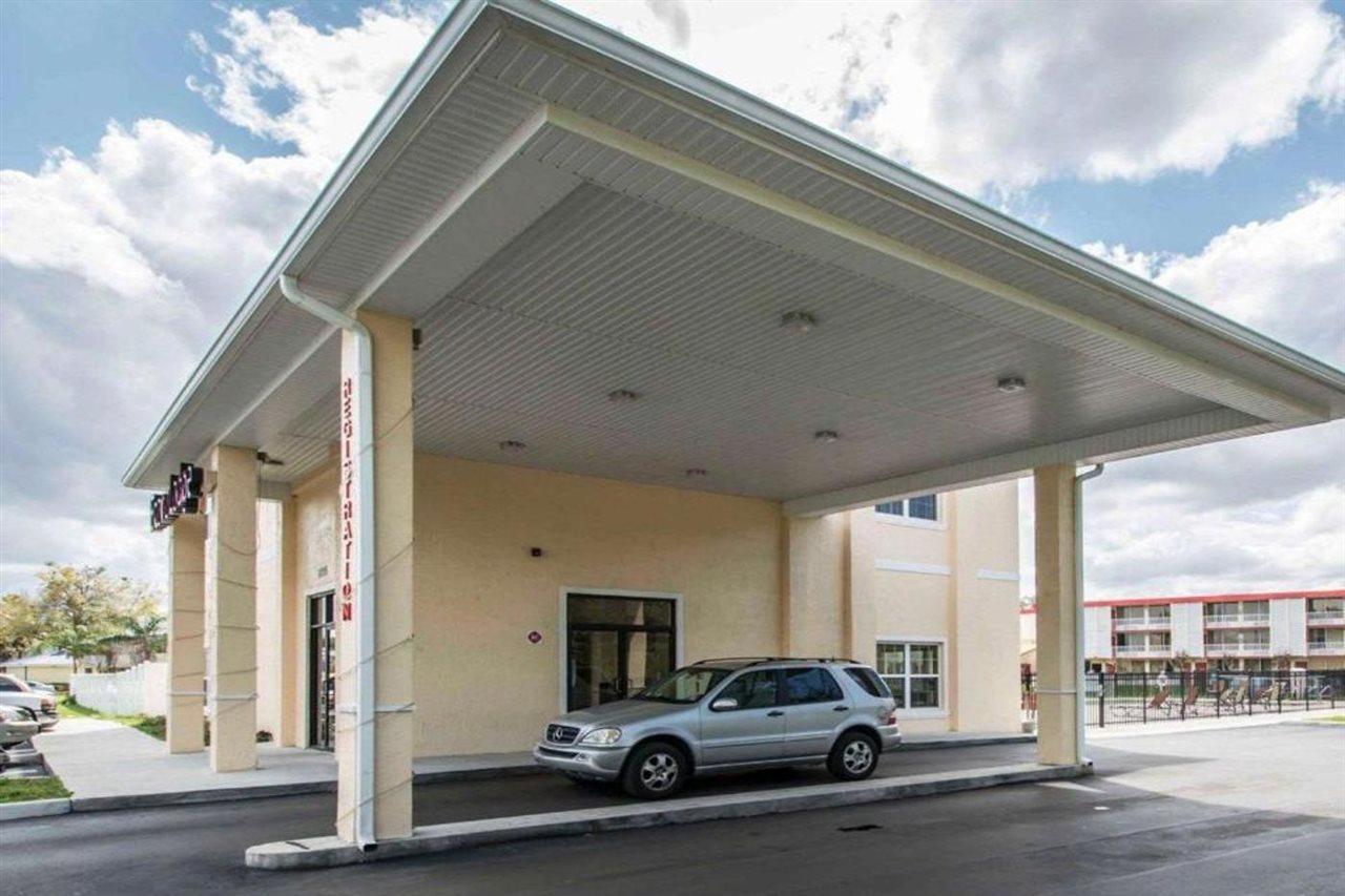 Quality Inn Селабрейшън Екстериор снимка