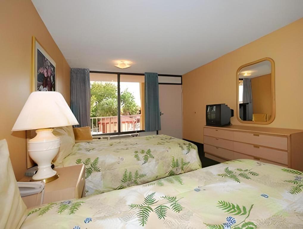 Quality Inn Селабрейшън Екстериор снимка