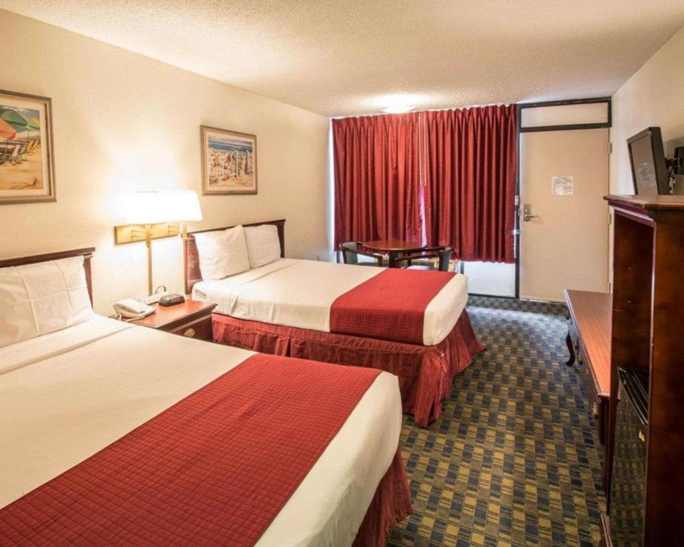 Quality Inn Селабрейшън Екстериор снимка