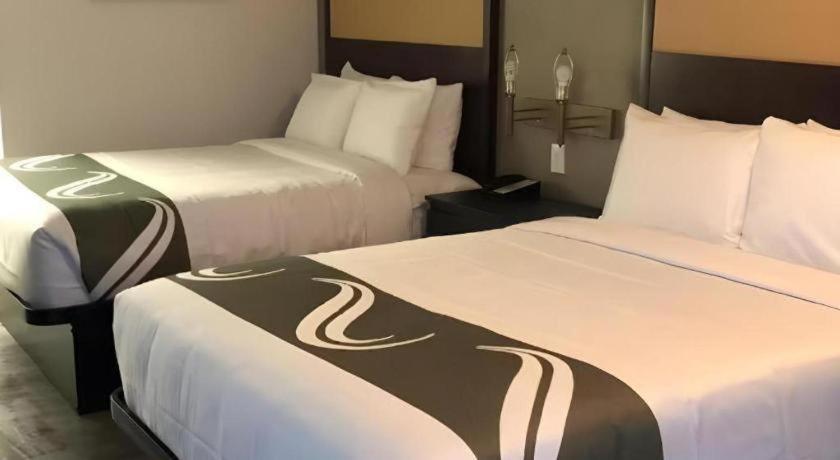 Quality Inn Селабрейшън Екстериор снимка