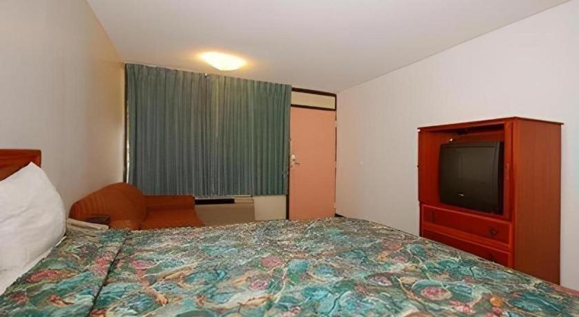 Quality Inn Селабрейшън Екстериор снимка