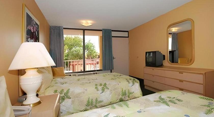 Quality Inn Селабрейшън Екстериор снимка