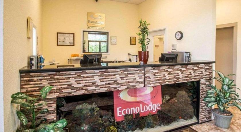 Quality Inn Селабрейшън Екстериор снимка