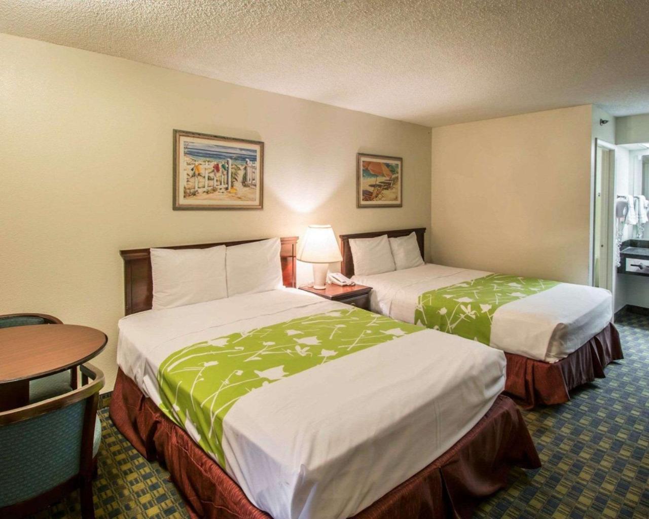 Quality Inn Селабрейшън Екстериор снимка